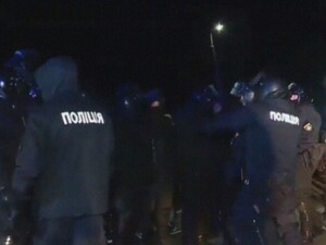 У Нових Санжарах поліція відтіснила протестувальників (фото, відео)