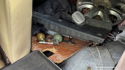 У Тернополі в авто іноземця знайшли бойові гранати
