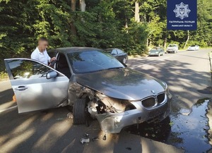 Біля Львова п'яний 21-річний водій розбив свою BMW (фото)