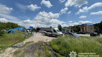 У поліції повідомили деталі ДТП з постраждалими біля Львова за участі чотирьох автомобілів (ФОТО)