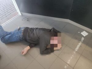 Вибили очний протез, залишили без свідомості: біля франківського вокзалу напали на чоловіка (ФОТО)