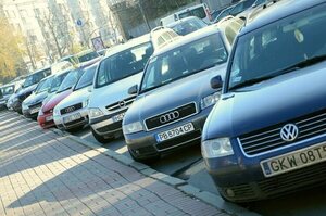 Увага! В Україні відновили реєстрацію ввезених з-за кордону автомобілів