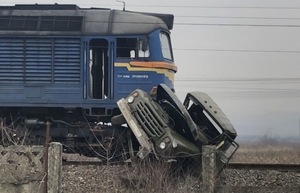 На Закарпатті водій вантажівки зіткнувся з поїздом, є загиблі (фото)