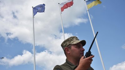 Увага! Сьогодні можливе уповільнення руху транспорту на одному з пунктів пропуску на кордоні з Польщею