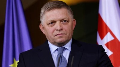 Фіцо з насмішкою відреагував на попередження Зеленського щодо загрози 9 травня у Москві