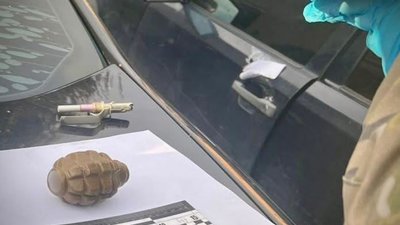 Під час оформлення ДТП поліцейські помітили бойову гранату в машині мешканця Яворівщини