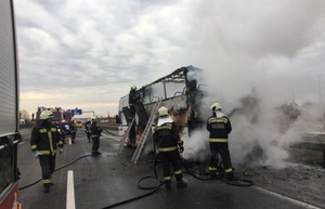 Біля Будапешту згорів автобус, який віз понад 40 українців (фото, відео)