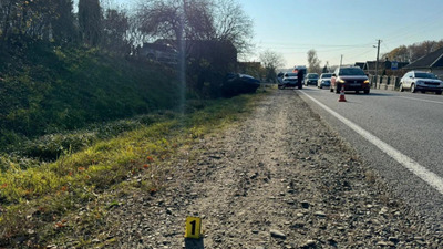 На Закарпатті 19-річний водій без посвідчення на смерть збив пішохода