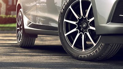 На Львівщині чоловіка на смерть збило авто, що покотилося зі схилу