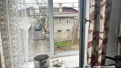 У Рівному померла жінка, яка випала під час миття вікон