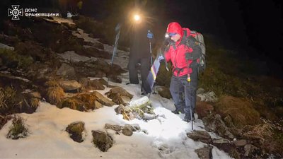 На Говерлі рятувальники оперативно знайшли туристів, які заблукали