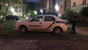 В Івано-Франківську на майданчику дитячого садочку знайшли непритомних дітей, які розпивали алкоголь (фото)