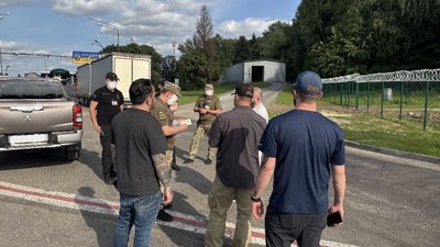 Зі США депортували перших українських мігрантів