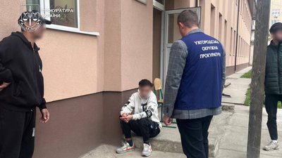 На Закарпатті повідомлено про підозру підлітку, який влаштував стрілянину у школі