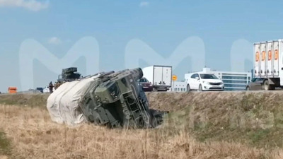 13 мільярдів в кюветі: на росії перекинувся ЗРК С-400 (ВІДЕО)