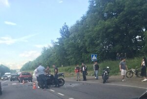 На Львівщині, у ДТП між двома мотоциклами та автомобілем, постраждало п’ятеро людей (фото)