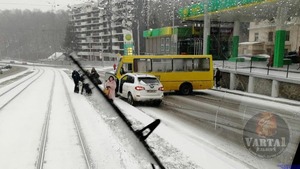 У Львові у ДТП потрапив пасажирський автобус (фото)