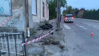 Поліцейські врятували життя мотоциклісту на Львівщині, який міг загинути через масивну кровотечу на місці ДТП