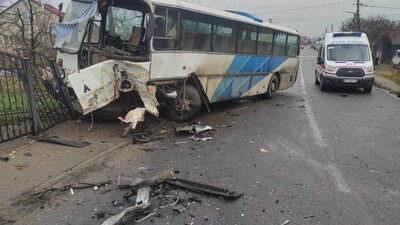 На Львівщині легковик зіткнувся з автобусом