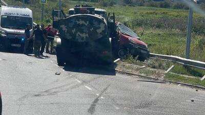 На Львівщині зіткнулися легковик та автоцистерна (ФОТО)