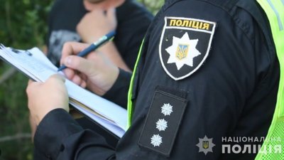 В Івано-Франківську біля багатоповерхівки виявили тіло молодого чоловіка