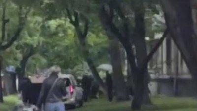 У Львові з вікна будинку випала жінка