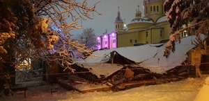 У Львові під вагою снігу завалилася будівля колишнього супермаркету (ФОТО, ВІДЕО)