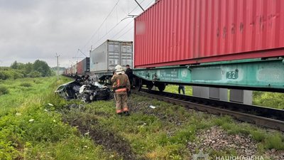 Трагедія на Волині: на залізничному переїзді загинув 19-річний водій (ФОТО)