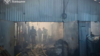 На Львівщині горіла будівля