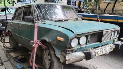 У Львові з вулиць забрали ще 4 покинуті авто