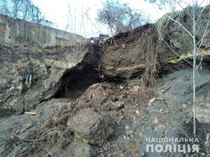 У Лебедині внаслідок зсуву ґрунту загинула дитина (ФОТО)