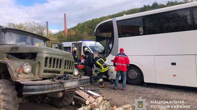 На Тернопільщині сталася ДТП за участі автобуса та вантажівки