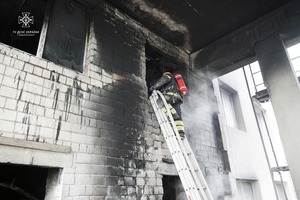 Рятувальники ліквідували пожежу будматерілів у Винниках (ФОТО)