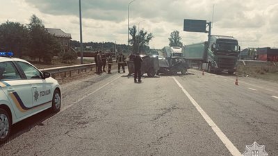 Увага, водії! Через ДТП біля Бродів смуга в напрямку міста Рівне перекрита для руху