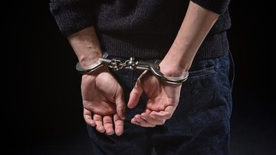 У Львівській області засудили чоловіка, який пограбував магазин та зірвав золотий ланцюжок з шиї перехожого