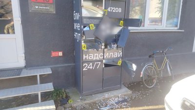 Ювелірні вироби на понад 100 тисяч гривень викрали з поштомата на Закарпатті