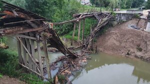 На Львівщині повністю обвалився міст, який п'ятнадцять років був не добудований