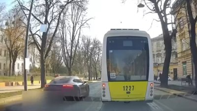 У Львові патрульні знайшли водія Porsche, який порушив ПДР (ВІДЕО)