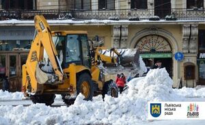 Вулиці Львова прибирає 41 одиниця снігоприбиральної техніки