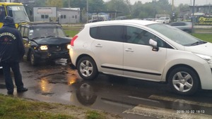 У Львові "поцілувались" дві автівки. Ускладнення у русі (ФОТО, ВІДЕО)