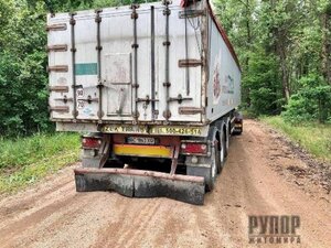 На Житомирщині заблокували сміттєвози зі Львова