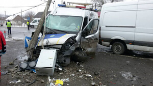 На Волині у ДТП потрапив автомобіль поліції (фото)