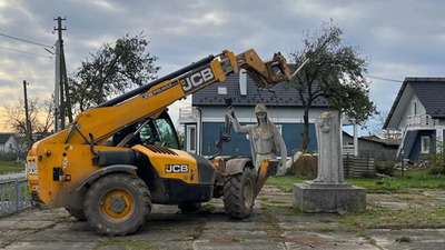 На Львівщині два райони повністю позбулися комуністичних памʼяток 