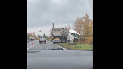 На Львівщині зіткнулися дві вантажівки (ВІДЕО)