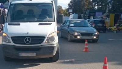 На Львівщині мікроавтобус збив пенсіонерку