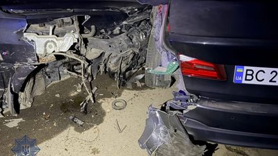 У Львові п’яна водійка протаранила авто і втекла з місця ДТП