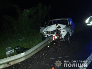 На Львівщині «Жигулі» зіткнулись з відбійником — водій загинув (фото)