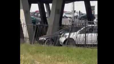 У Львові водій протаранив парковку (ВІДЕО)