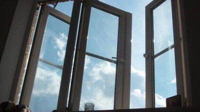 У Луцьку з 8-го поверху випала жінка: її тіло знайшли у квітнику