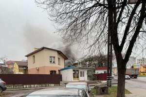 У Львові між будинками йде сильний дим (фото, відео)